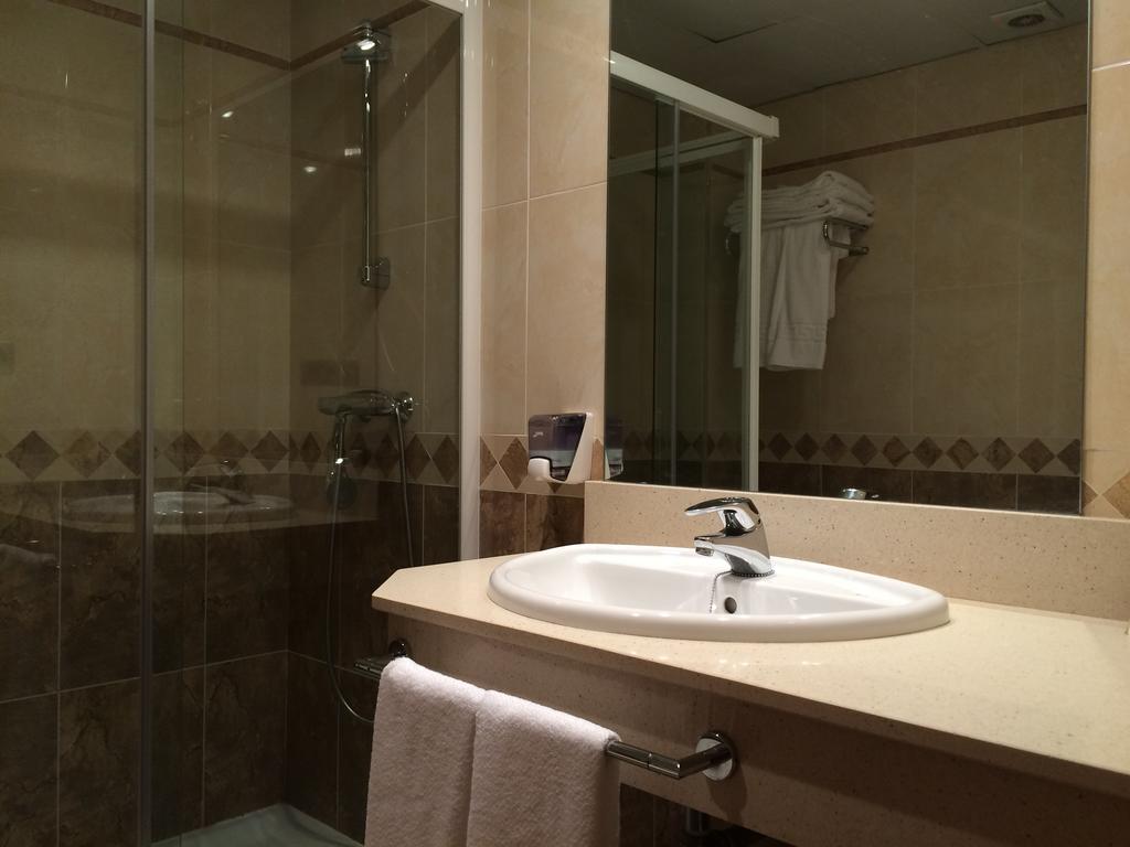 Hostal Los Valles Bielsa Szoba fotó